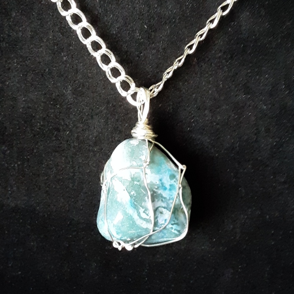 Blue jade wire wrapped pendant and necklace - Picture 1 of 4